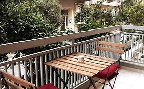 Modern Home, 6' From The Metro